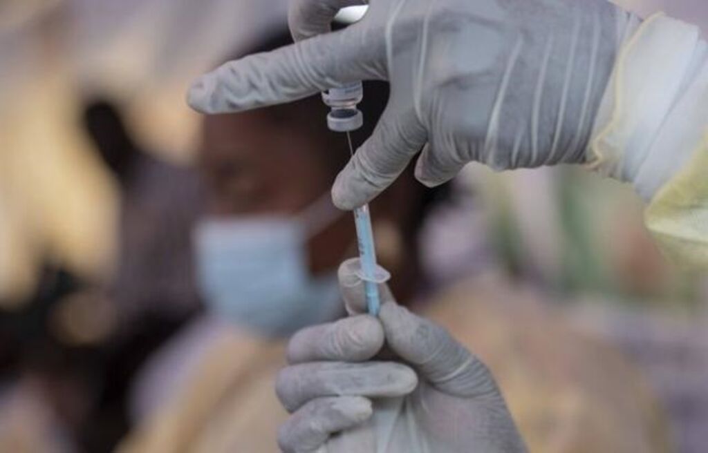 Consultation médicale dans un centre de santé appuyé par UJADI